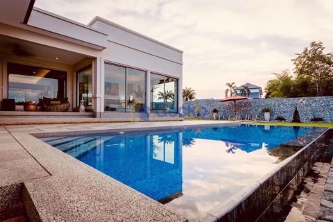 House in Pattaya, Thailand 3 bedrooms № 197087 - photo 2