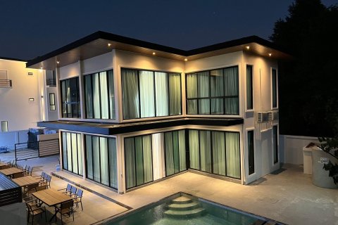 Villa in Pattaya, Thailand 4 bedrooms № 171161