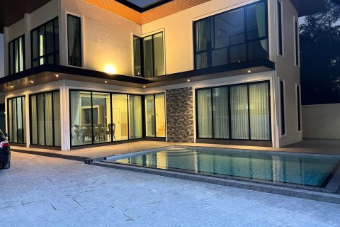 Villa in Pattaya, Thailand 4 bedrooms № 171161 - photo 5