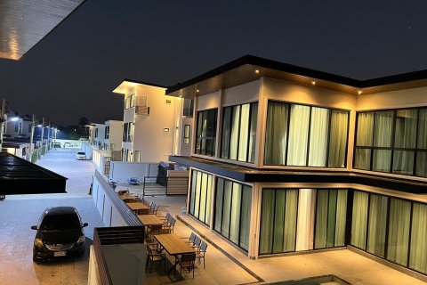 Villa in Pattaya, Thailand 4 bedrooms № 171161 - photo 3