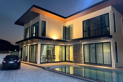 Villa in Pattaya, Thailand 4 bedrooms № 171161 - photo 4