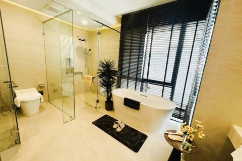 House in Bangkok, Thailand 5 bedrooms № 180806 - photo 10