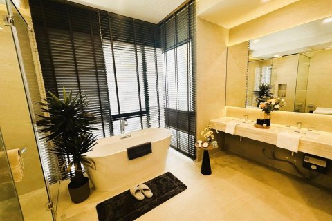House in Bangkok, Thailand 5 bedrooms № 180806 - photo 5