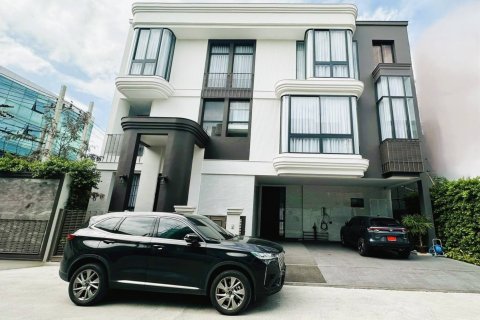 House in Bangkok, Thailand 5 bedrooms № 180806 - photo 11