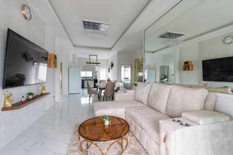 Villa in Hua Hin, Thailand 3 bedrooms № 164960 - photo 4