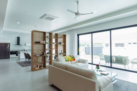 Villa in Pran Buri, Thailand 3 bedrooms № 164955 - photo 10