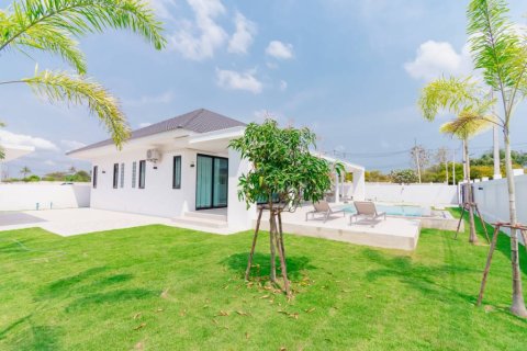 Villa in Pran Buri, Thailand 3 bedrooms № 164955 - photo 4