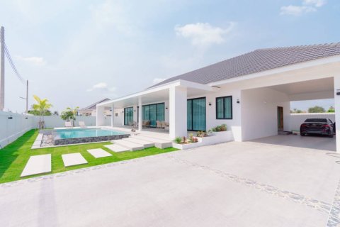 Villa in Pran Buri, Thailand 3 bedrooms № 164955 - photo 5