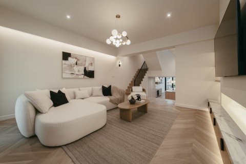 Таунхаус в Пхракханонге, Бангкок, Таиланд с 5 спальнями  № 143006 - фото 1