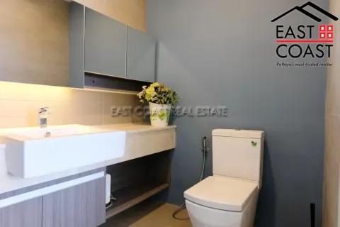Condominio de 2 dormitorios en Jomtien Beach, Pattaya, Tailandia № 213431 - foto 19