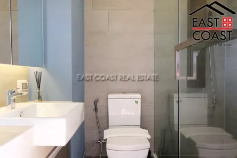 Condominio de 2 dormitorios en Jomtien Beach, Pattaya, Tailandia № 213431 - foto 13