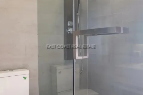 Condominio de 2 dormitorios en Jomtien Beach, Pattaya, Tailandia № 213431 - foto 12