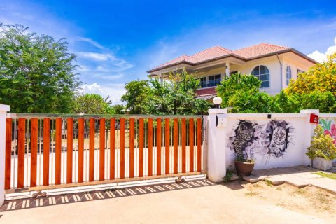 Villa in Hua Hin, Thailand 4 bedrooms № 146916 - photo 2