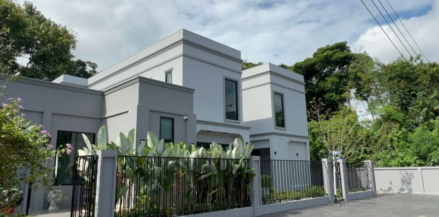 Villa in Chiang Mai, Thailand 5 bedrooms № 160637