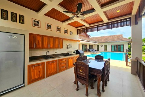 Вилла в Хуа Хине, Таиланд с 4 спальнями  № 168289 - фото 17