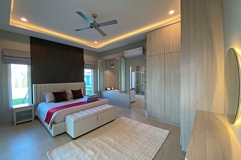 Villa in Hua Hin, Thailand 5 bedrooms № 168288 - photo 23