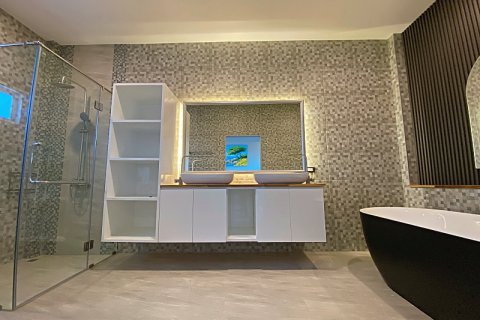 Villa in Hua Hin, Thailand 5 bedrooms № 168288 - photo 21