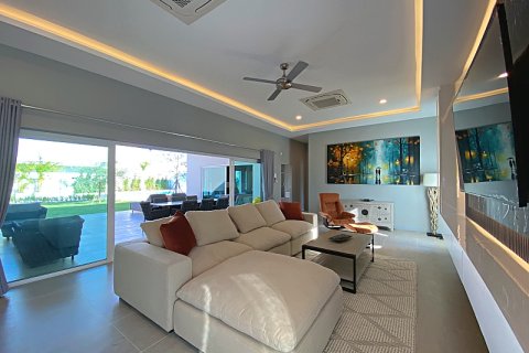 Villa in Hua Hin, Thailand 5 bedrooms № 168288 - photo 12