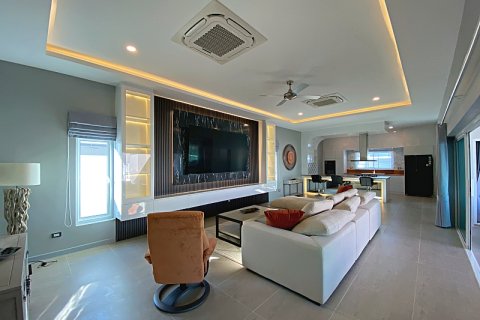 Villa in Hua Hin, Thailand 5 bedrooms № 168288 - photo 11