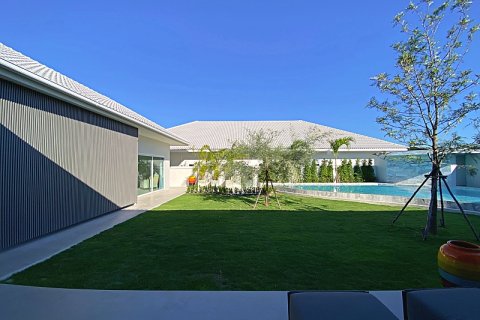 Villa in Hua Hin, Thailand 5 bedrooms № 168288 - photo 8