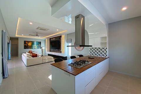 Villa in Hua Hin, Thailand 5 bedrooms № 168288 - photo 16