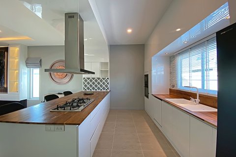 Villa in Hua Hin, Thailand 5 bedrooms № 168288 - photo 15