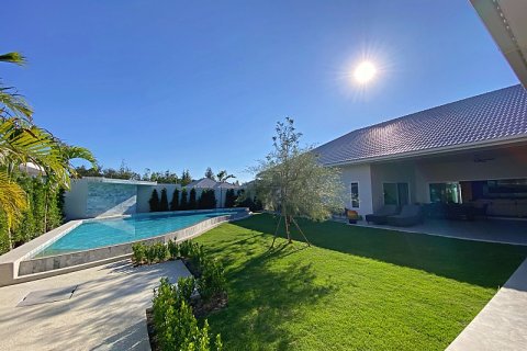 Villa in Hua Hin, Thailand 5 bedrooms № 168288 - photo 4