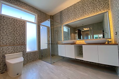 Villa in Hua Hin, Thailand 5 bedrooms № 168288 - photo 28