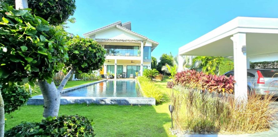 Villa in Hua Hin, Thailand 4 bedrooms № 168290
