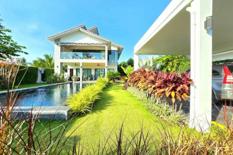 Villa in Hua Hin, Thailand 4 bedrooms № 168290 - photo 2
