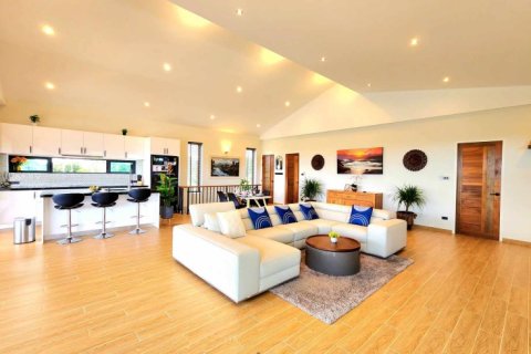 Villa in Hua Hin, Thailand 4 bedrooms № 168290 - photo 10