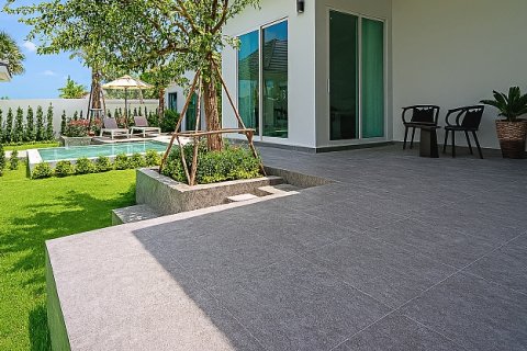 Villa in Hua Hin, Thailand 4 bedrooms № 168325 - photo 5