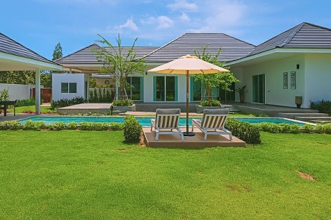 Villa in Hua Hin, Thailand 4 bedrooms № 168325