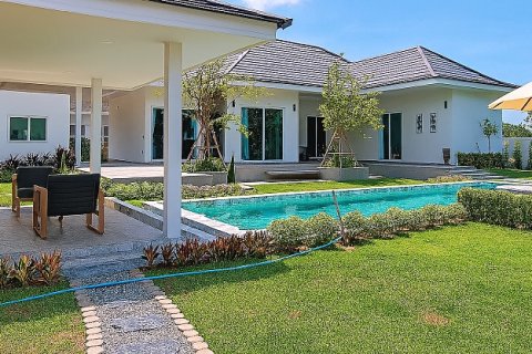 Villa in Hua Hin, Thailand 4 bedrooms № 168325 - photo 3