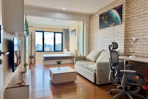 Studio in the Condo in Watthana, Bangkok, Thailand  № 148339 - photo 1