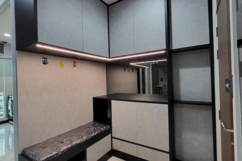 Студия в кондо в Банг Раке, Бангкок, Таиланд № 139015 - фото 2