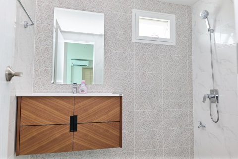 House in Phuket, Thailand 4 bedrooms № 154434 - photo 12