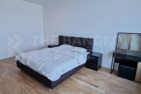 Condo in Bangkok, Thailand, 3 bedrooms № 189944 - photo 4