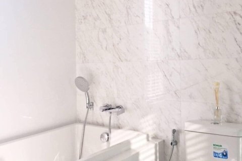 Condo à Watthana, Bangkok, Thaïlande, 2 chambres № 152187 - photo 5