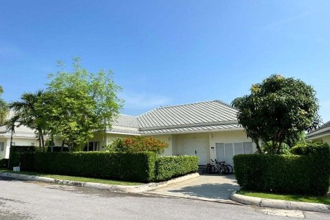 Villa in Hua Hin, Thailand 3 bedrooms № 171668 - photo 14