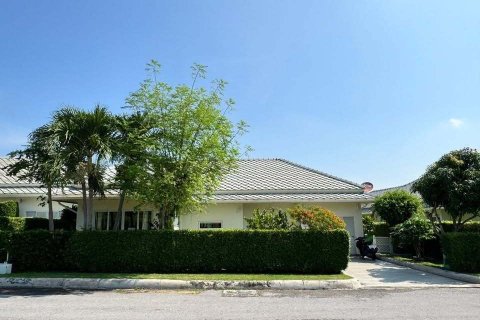 Villa in Hua Hin, Thailand 3 bedrooms № 171668 - photo 9