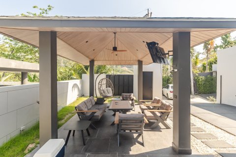 Villa in Phuket, Thailand 2 bedrooms № 171669 - photo 2