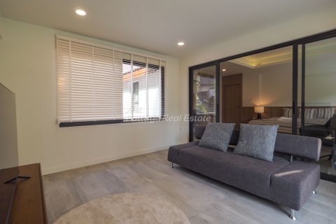 House in Bang Lamung, Thailand 8 bedrooms № 56077 - photo 21