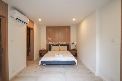 House in Bang Lamung, Thailand 8 bedrooms № 56077 - photo 24