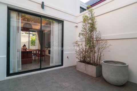 House in Bang Lamung, Thailand 8 bedrooms № 56077 - photo 11