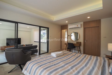 House in Bang Lamung, Thailand 8 bedrooms № 56077 - photo 14