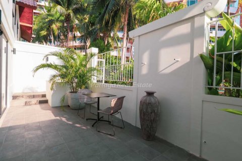 House in Bang Lamung, Thailand 8 bedrooms № 56077 - photo 7