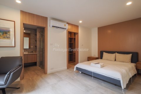 House in Bang Lamung, Thailand 8 bedrooms № 56077 - photo 28