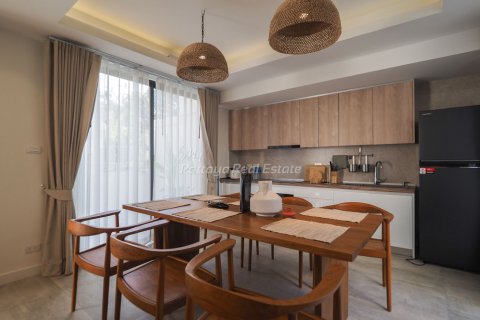 House in Bang Lamung, Thailand 8 bedrooms № 56077 - photo 1