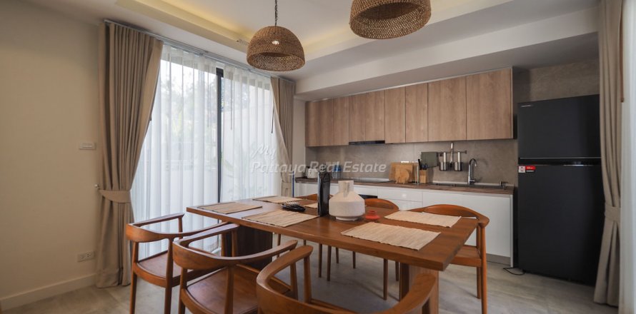 House in Bang Lamung, Thailand 8 bedrooms № 56077